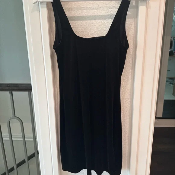 ✨ Classic & chic — perfect for date night, parties, or layering! - Picture 4 of 5